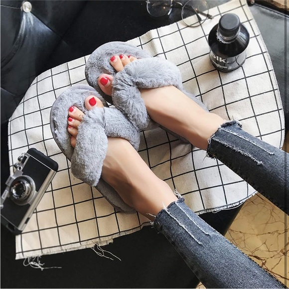 Memory Foam Fuzzy Flip Flop slippers - Picture 3 of 7